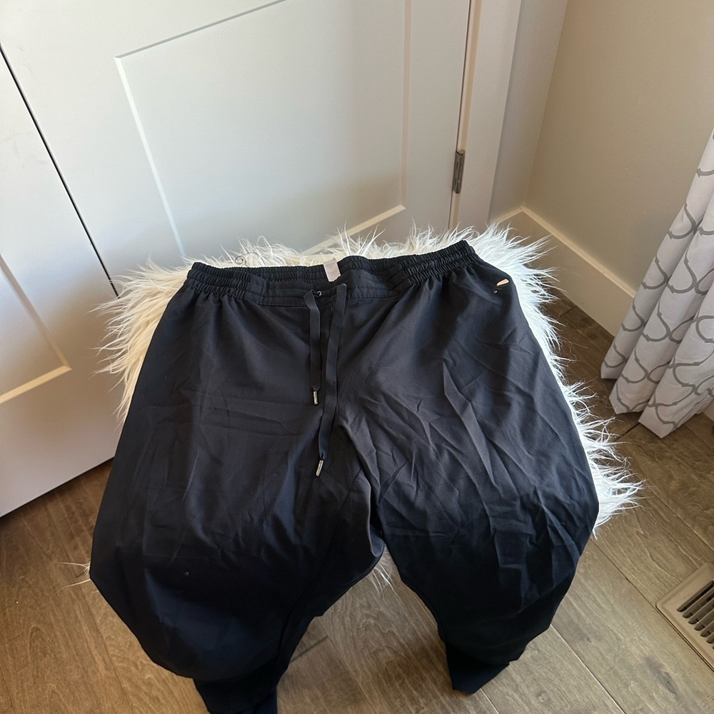 Athletic pants